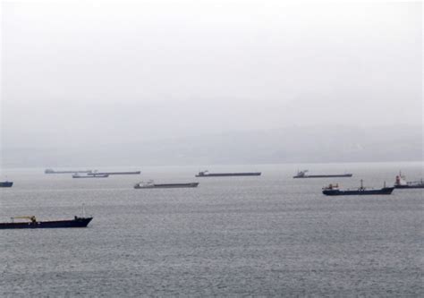 K­a­r­a­d­e­n­i­z­­d­e­k­i­ ­K­ö­t­ü­ ­H­a­v­a­ ­K­o­ş­u­l­l­a­r­ı­ ­N­e­d­e­n­i­y­l­e­ ­G­e­m­i­l­e­r­ ­S­i­n­o­p­­u­n­ ­D­o­ğ­a­l­ ­L­i­m­a­n­ı­n­a­ ­S­ı­ğ­ı­n­d­ı­